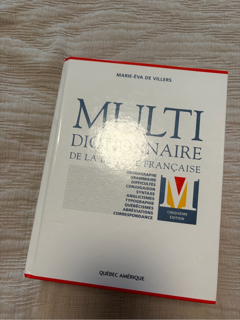 Multi Dictionnaire de la Langue Française — White and Red Hardcover Dictionary